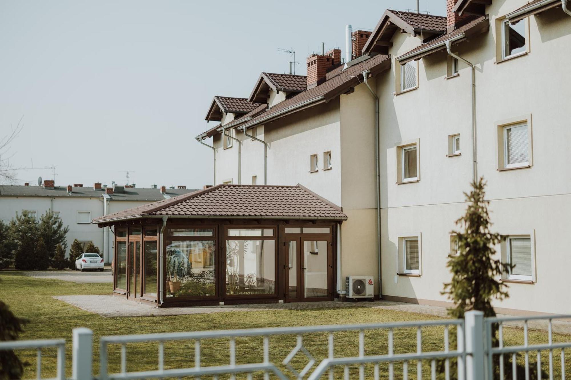 Leo Hostel Познань Екстер'єр фото