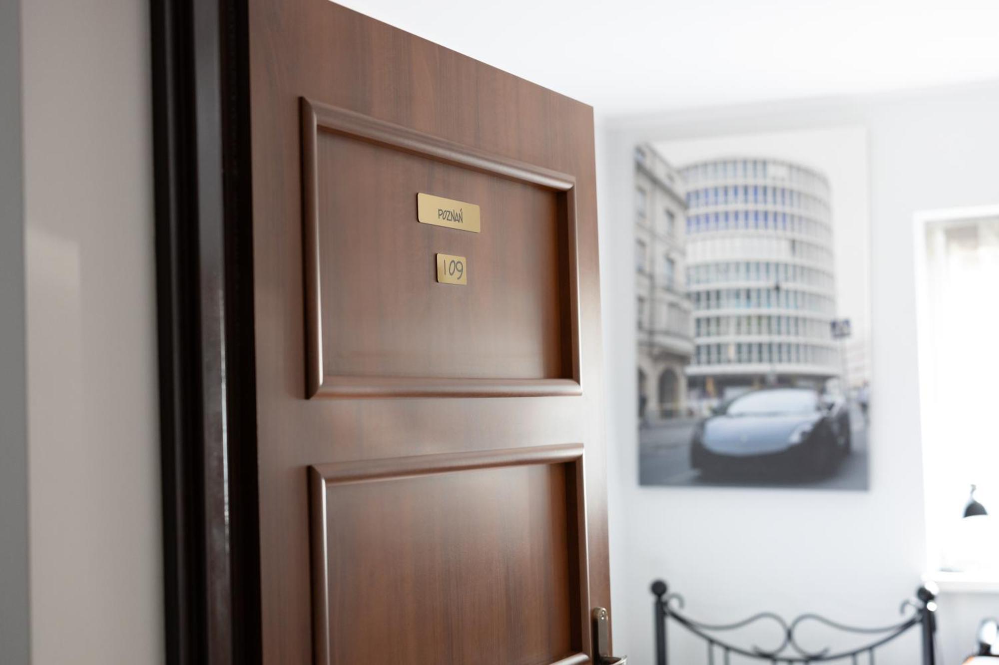 Leo Hostel Познань Екстер'єр фото