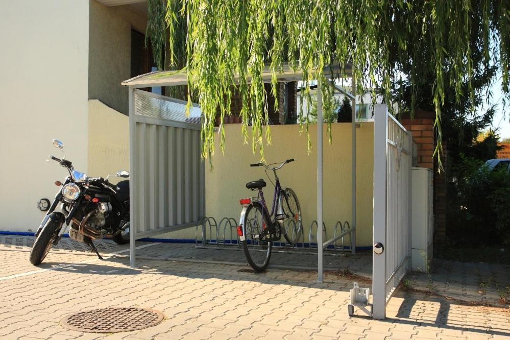 Leo Hostel Познань Екстер'єр фото