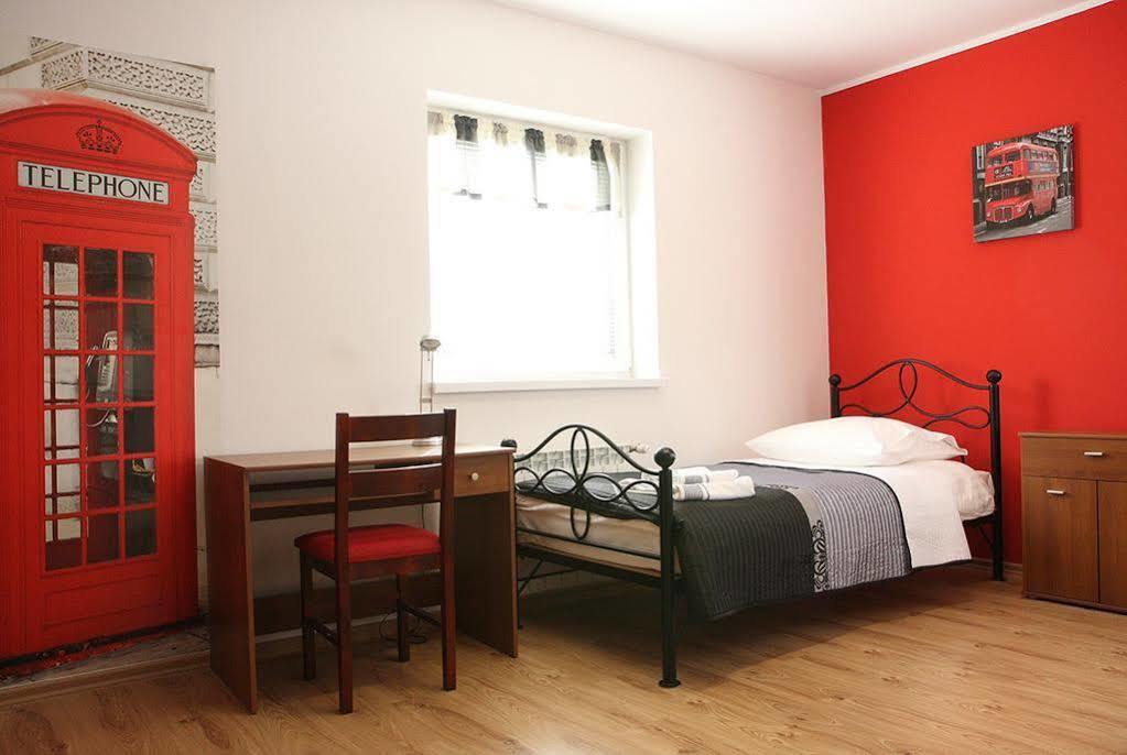Leo Hostel Познань Екстер'єр фото